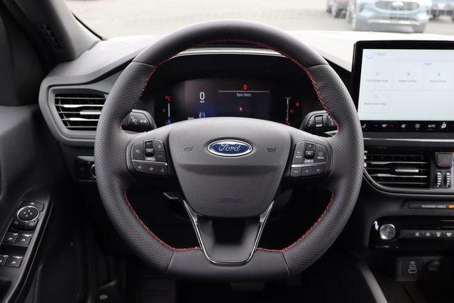 Photo of 2025 Star White Metallic Tri-Coat Ford Escape