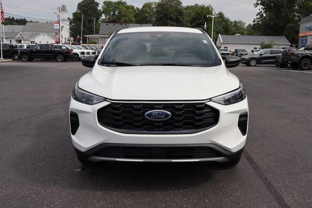 Photo of 2025 Star White Metallic Tri-Coat Ford Escape
