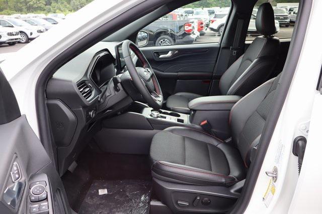 Photo of 2025 Star White Metallic Tri-Coat Ford Escape