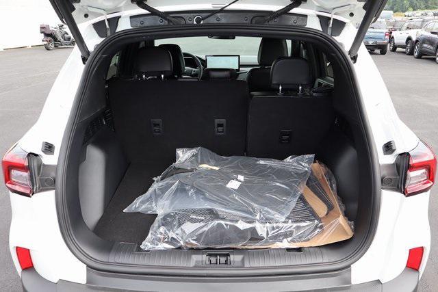 Photo of 2025 Star White Metallic Tri-Coat Ford Escape