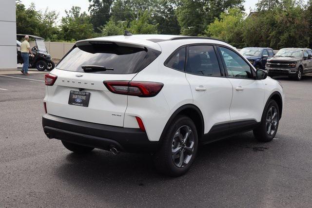 Photo of 2025 Star White Metallic Tri-Coat Ford Escape