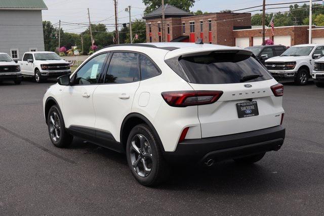 Photo of 2025 Star White Metallic Tri-Coat Ford Escape