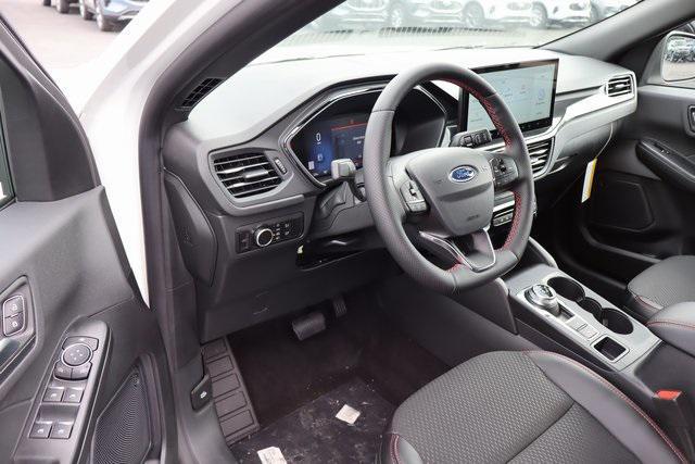 Photo of 2025 Star White Metallic Tri-Coat Ford Escape