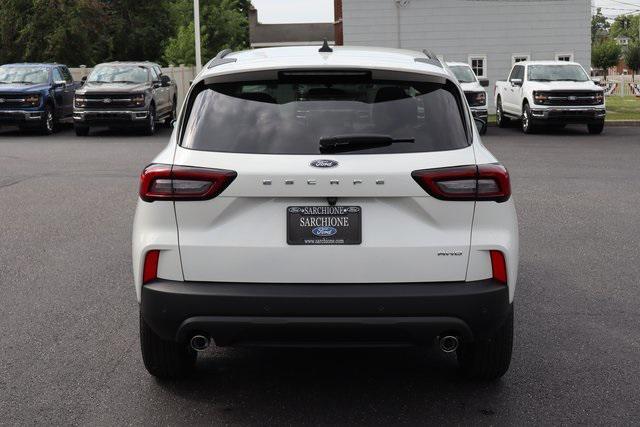 Photo of 2025 Star White Metallic Tri-Coat Ford Escape