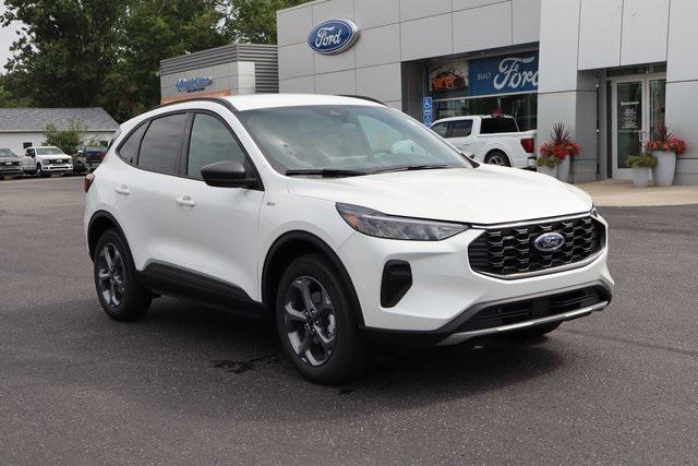 Photo of 2025 Star White Metallic Tri-Coat Ford Escape