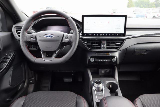 Photo of 2025 Star White Metallic Tri-Coat Ford Escape