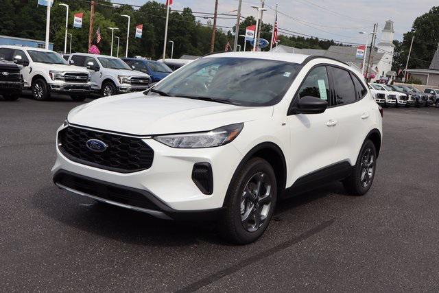Photo of 2025 Star White Metallic Tri-Coat Ford Escape
