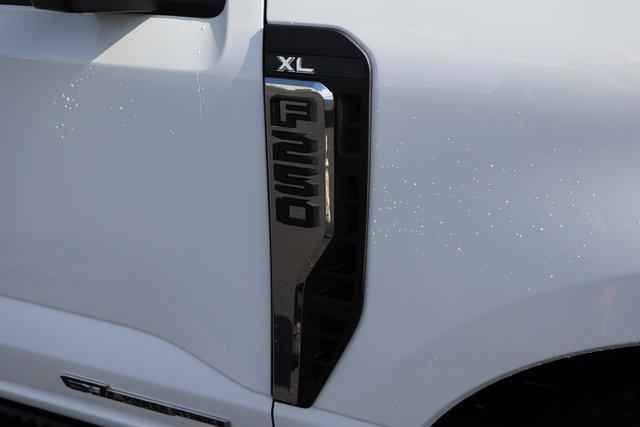 Photo of 2026 Oxford White Ford F-250