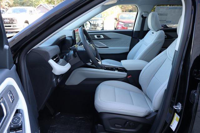 Photo of 2025 Agate Black Metallic Ford Explorer