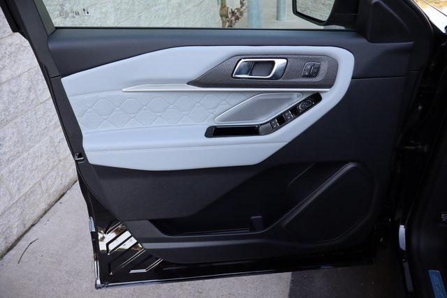 Photo of 2025 Agate Black Metallic Ford Explorer