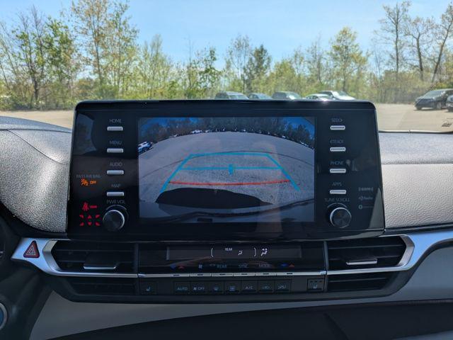 Photo of 2024 White Toyota Sienna