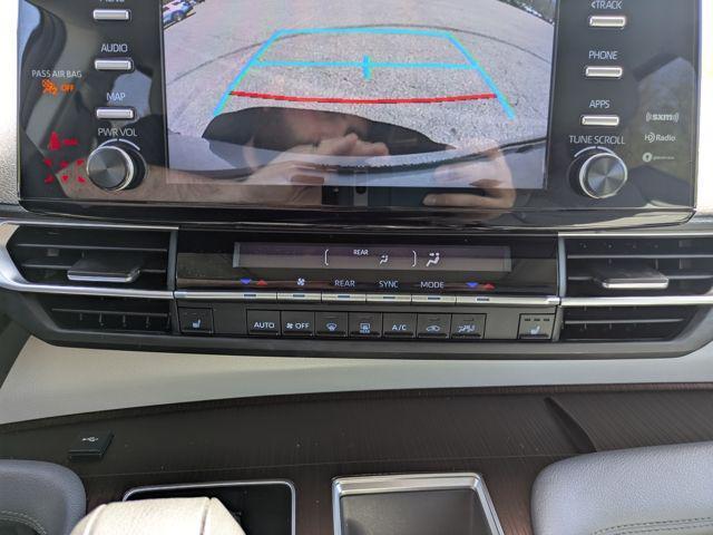 Photo of 2024 White Toyota Sienna