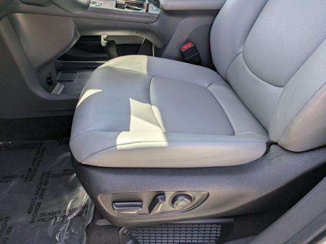 Photo of 2024 White Toyota Sienna