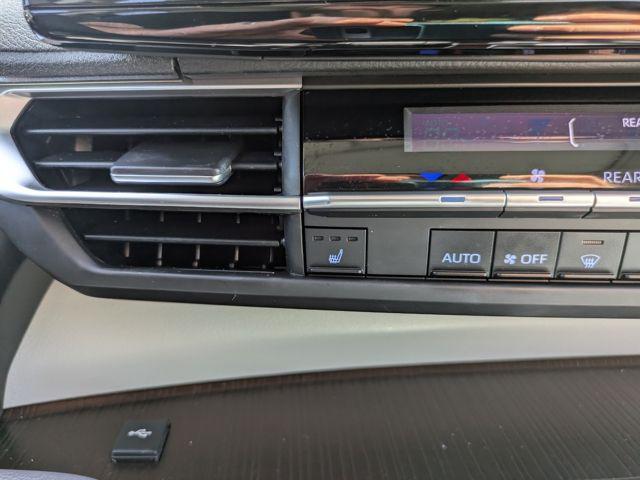 Photo of 2024 White Toyota Sienna