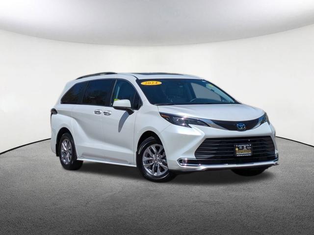 Photo of 2024 White Toyota Sienna