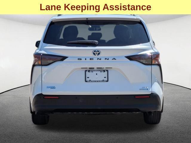 Photo of 2024 White Toyota Sienna