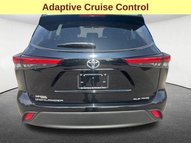 Photo of 2023 Midnight Black Metallic Toyota Highlander