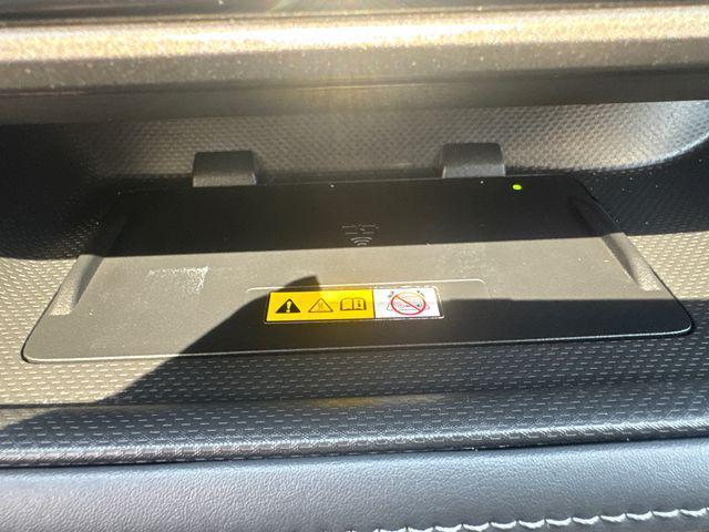 Photo of 2023 Midnight Black Metallic Toyota Highlander
