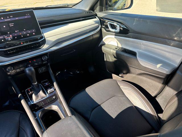Photo of 2023 Granite Crystal Metallic Clearcoat Jeep Compass
