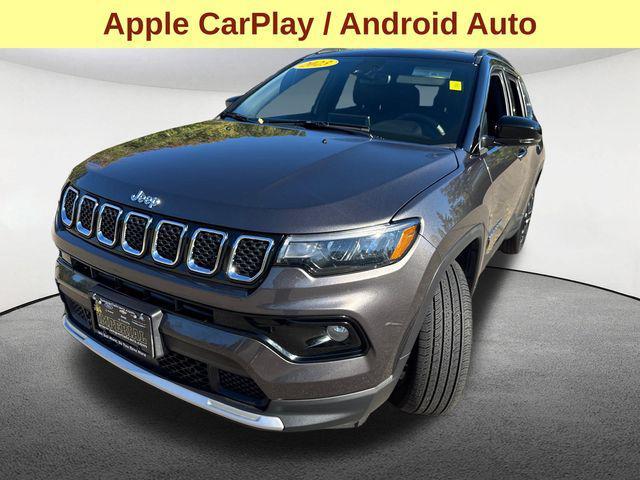 Photo of 2023 Granite Crystal Metallic Clearcoat Jeep Compass