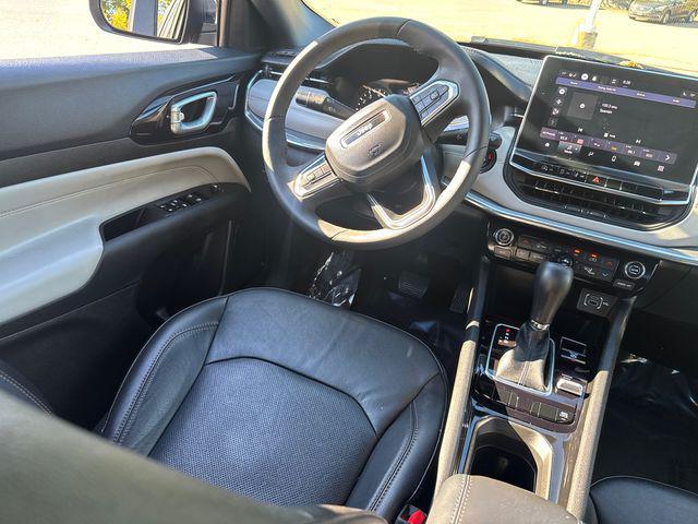 Photo of 2023 Granite Crystal Metallic Clearcoat Jeep Compass
