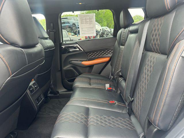 Photo of 2022 White Diamond Mitsubishi Outlander