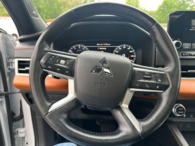 Photo of 2022 White Diamond Mitsubishi Outlander