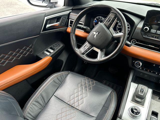 Photo of 2022 White Diamond Mitsubishi Outlander