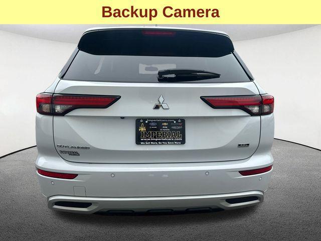 Photo of 2022 White Diamond Mitsubishi Outlander