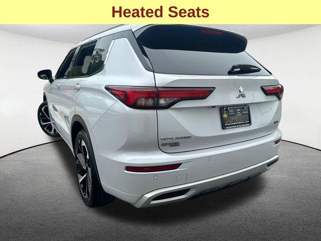 Photo of 2022 White Diamond Mitsubishi Outlander