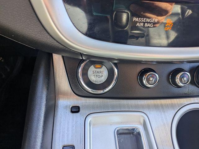 Photo of 2017 Pearl White Nissan Murano
