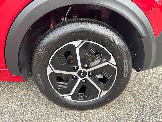 Photo of 2024 Runway Red Kia Niro