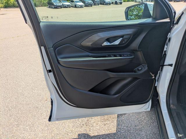 Photo of 2023 Summit White GMC Terrain
