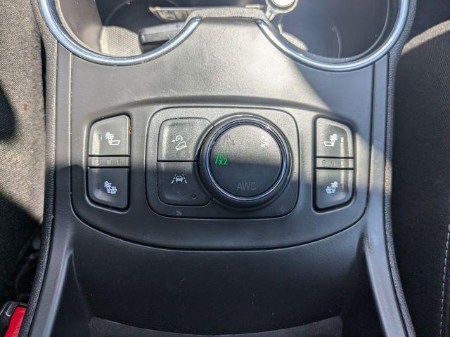 Photo of 2023 Summit White GMC Terrain