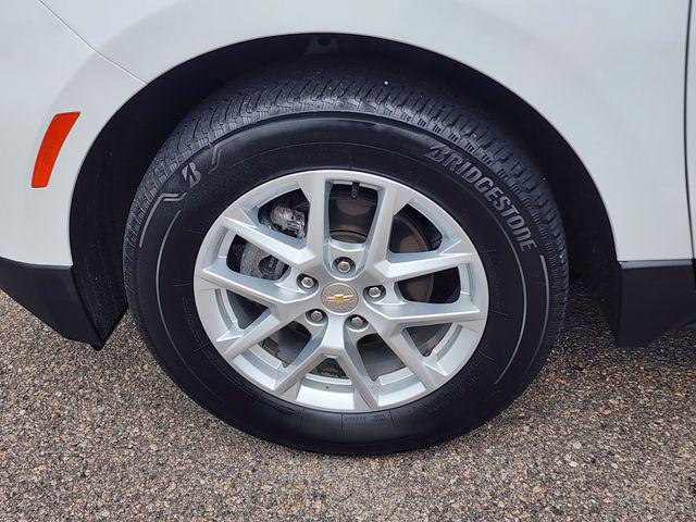 Photo of 2023 Summit White Chevrolet Equinox