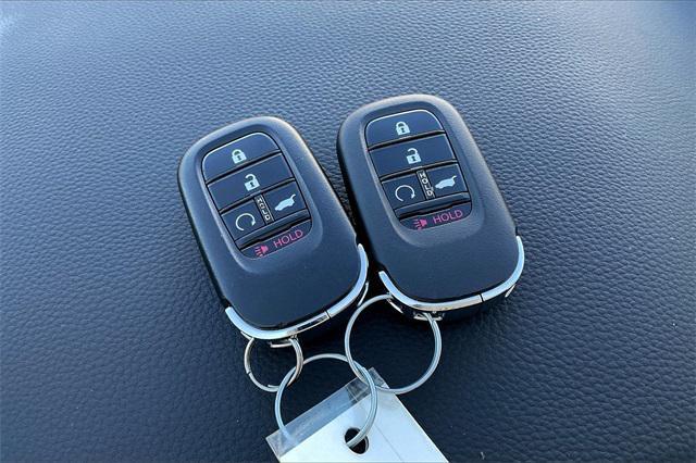 Photo of 2024 sparkle silver metallic Honda CR-V