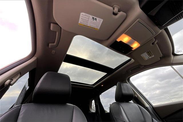 Photo of 2022 Sunset Drift Chromaflair/Super Black Nissan Rogue