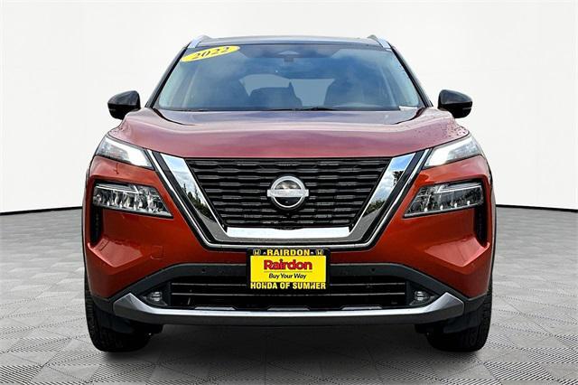 Photo of 2022 Sunset Drift Chromaflair/Super Black Nissan Rogue