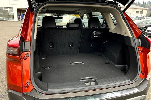 Photo of 2022 Sunset Drift Chromaflair/Super Black Nissan Rogue