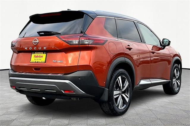 Photo of 2022 Sunset Drift Chromaflair/Super Black Nissan Rogue