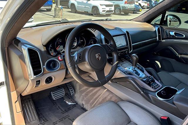 Photo of 2012 White Porsche Cayenne