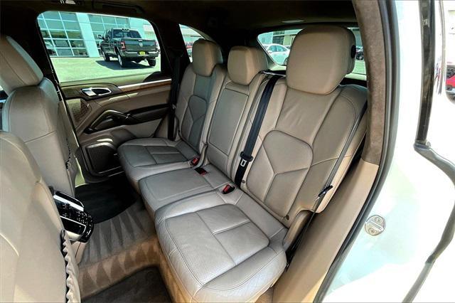 Photo of 2012 White Porsche Cayenne