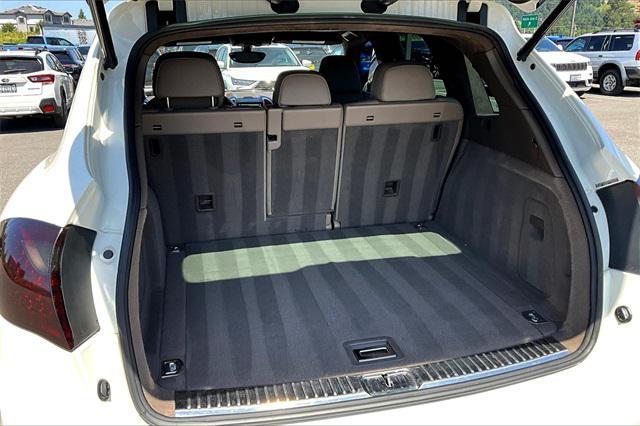 Photo of 2012 White Porsche Cayenne