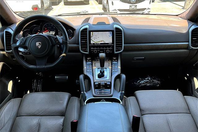Photo of 2012 White Porsche Cayenne