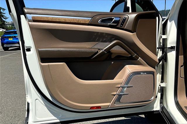 Photo of 2012 White Porsche Cayenne