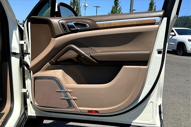 Photo of 2012 White Porsche Cayenne