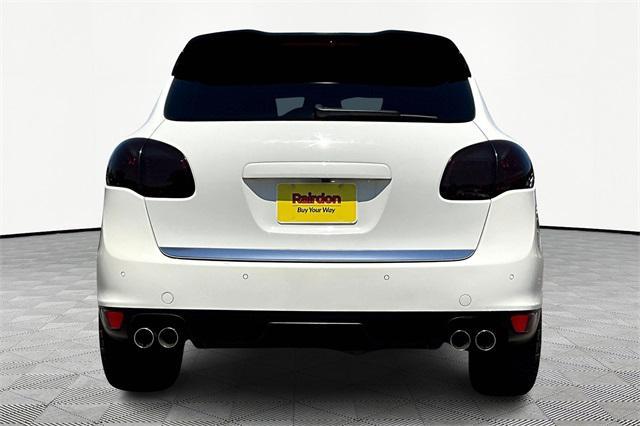 Photo of 2012 White Porsche Cayenne