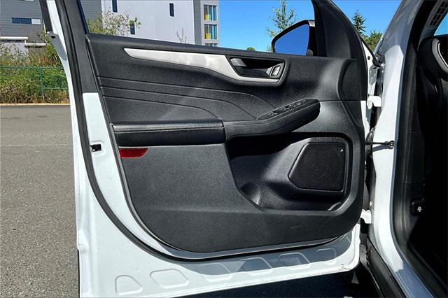 Photo of 2022 Oxford White Ford Escape