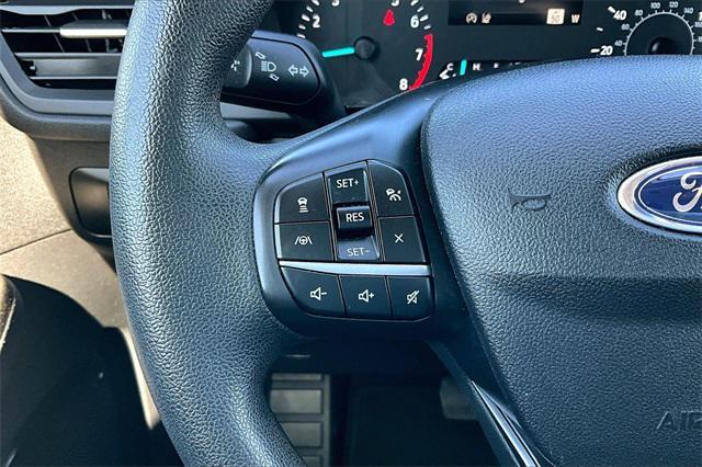 Photo of 2022 Oxford White Ford Escape