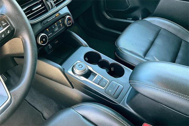 Photo of 2022 Oxford White Ford Escape
